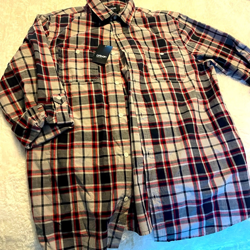 3/4 sleeve rolled up sleeve.  Size large